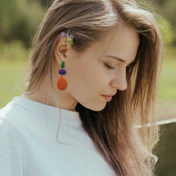 Pendientes coloridos invitada