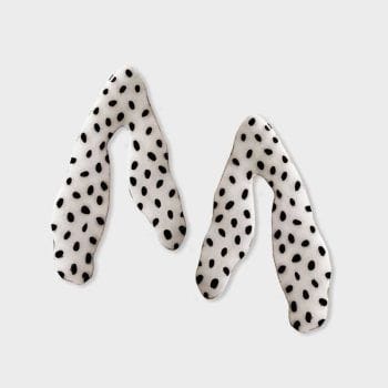 Pendientes blanco y negro