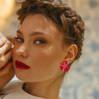 Pendientes rojos flor