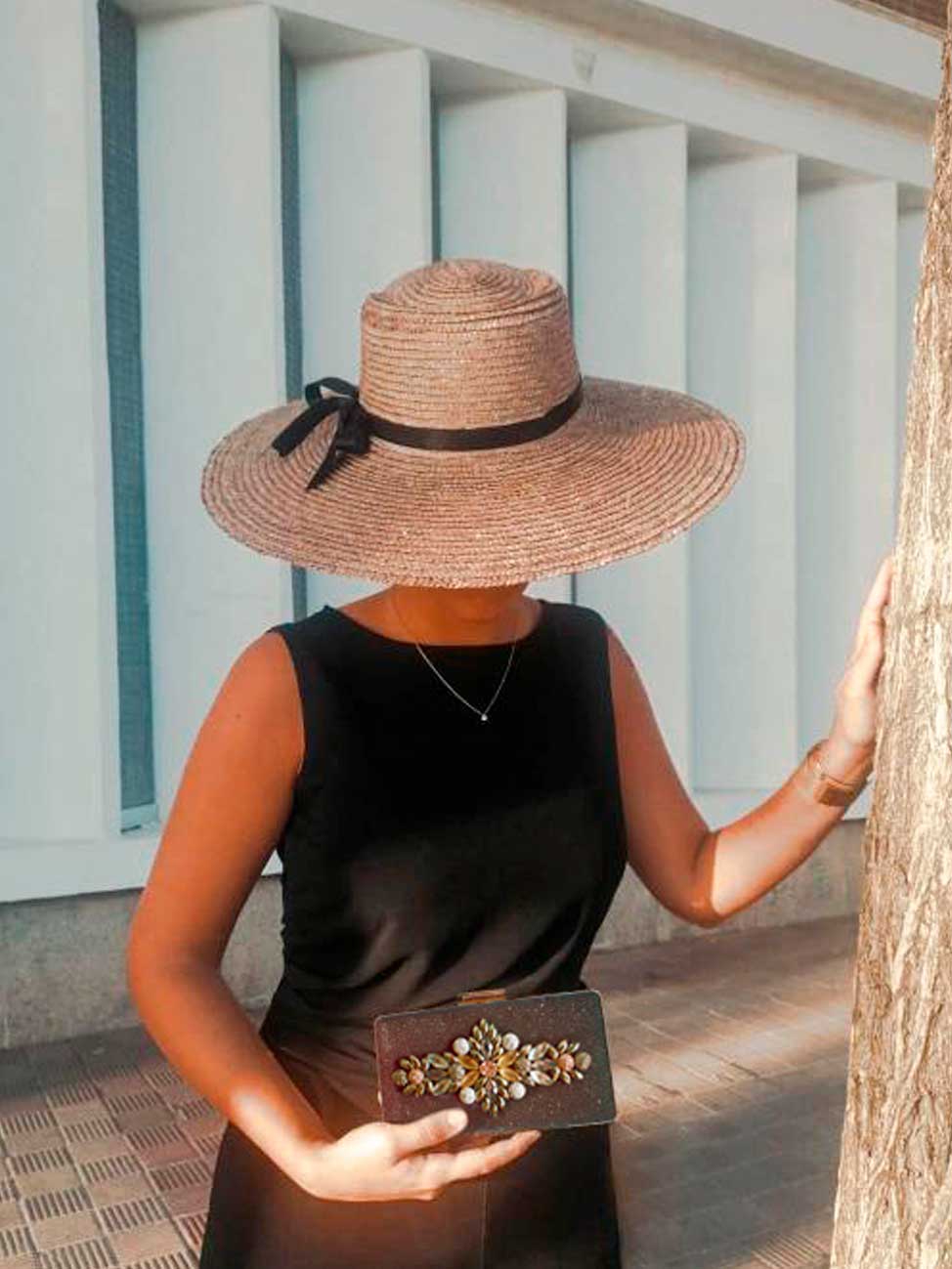 clienta-bolso-joya-look-invitada-lara-garabatea-11