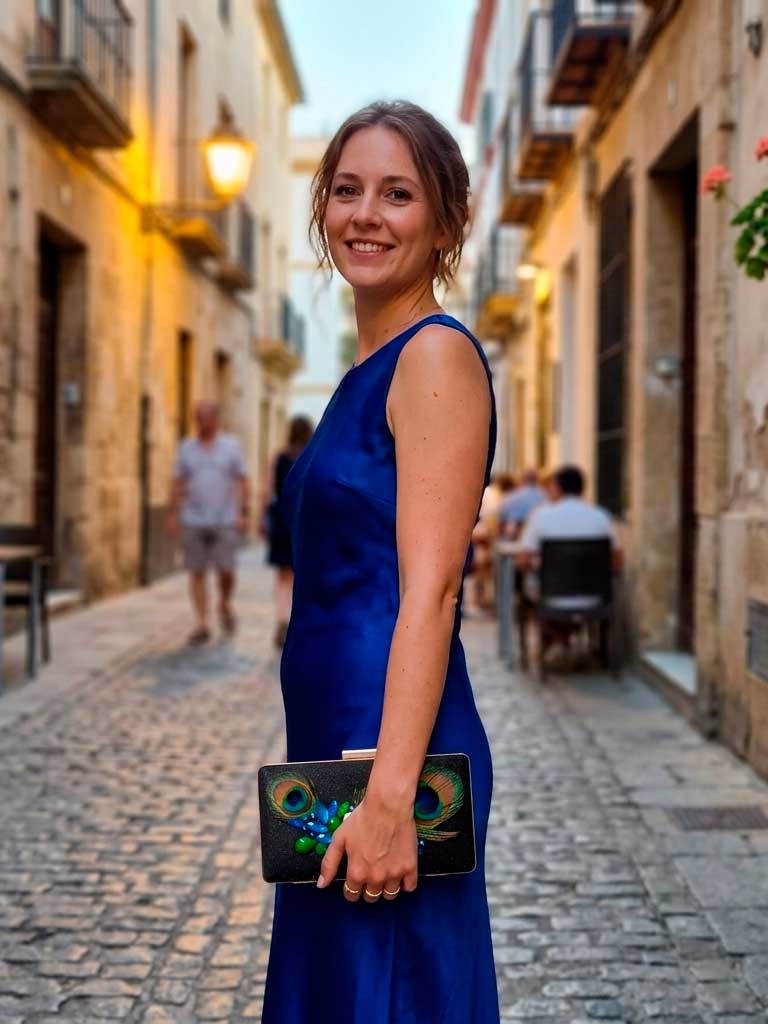 clienta-bolso-joya-look-invitada-lara-garabatea-2